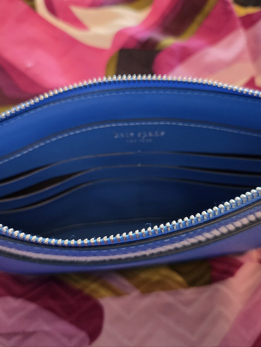 kate spade cobalt blue and beige wristlet clutch - Picture 3 of 6